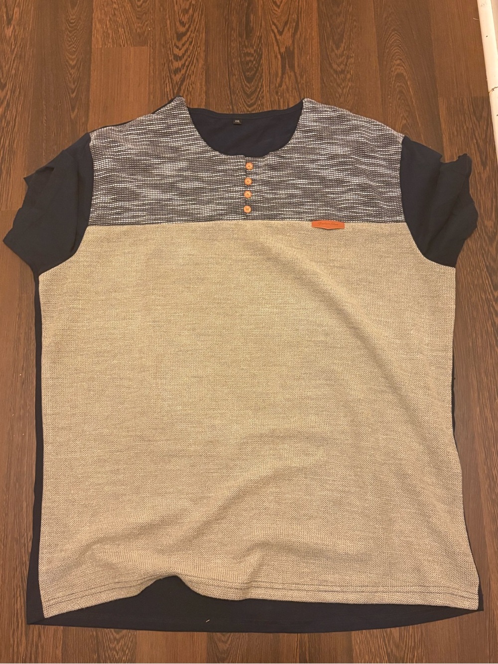 Lot of 2 Casual Men shirts 2xl (Cart K-111)